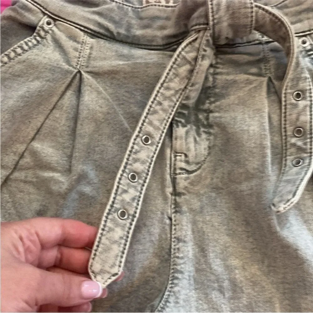 Ted Baker Chic High Waist Gray denim Women's Shorts, size 25